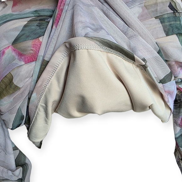 NWT Express Body Contour Floral Top, Size XL - Picture 7 of 13